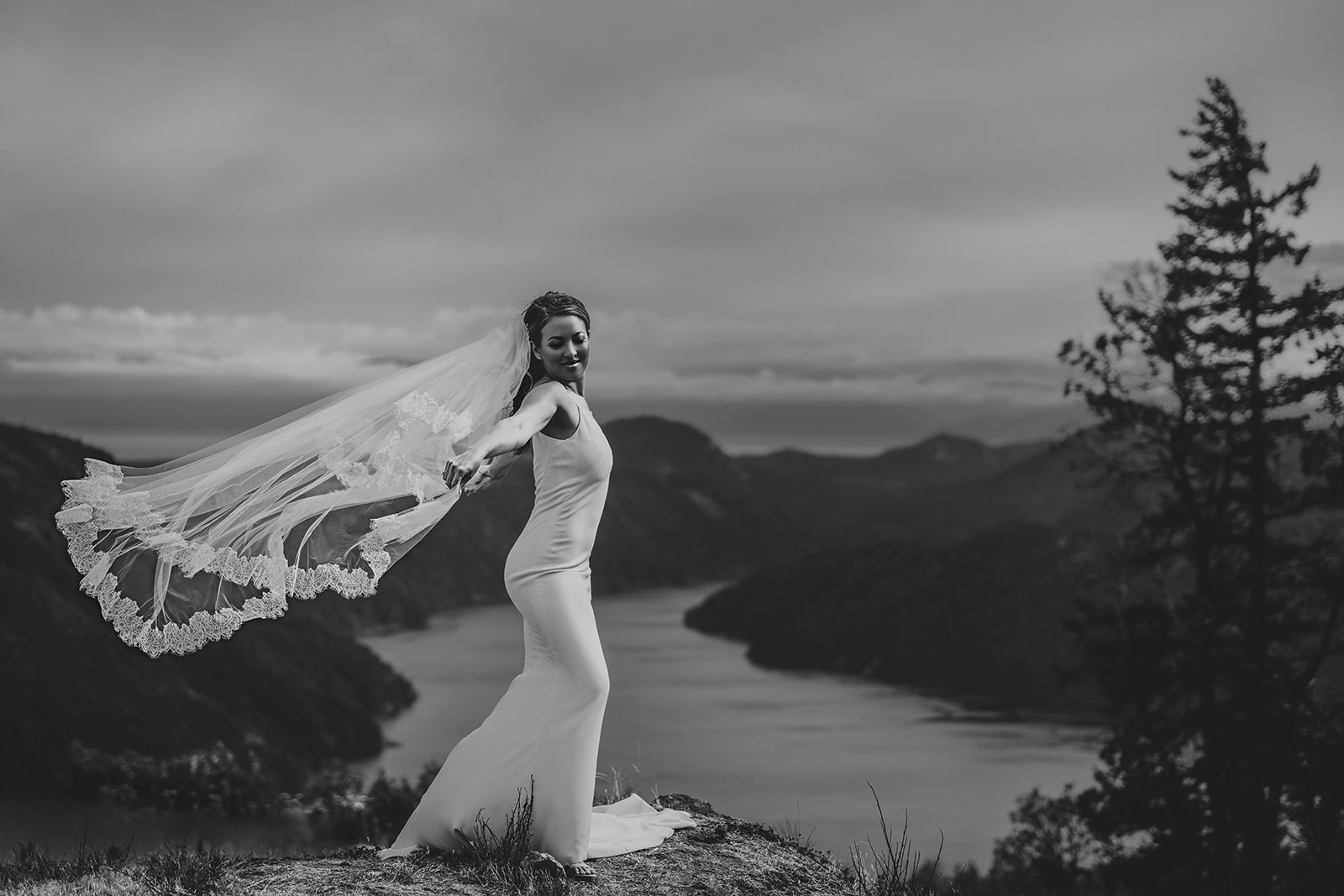 artistic black & white wedding photography, Vancouver Island wedding photography by KGOODPHOTO