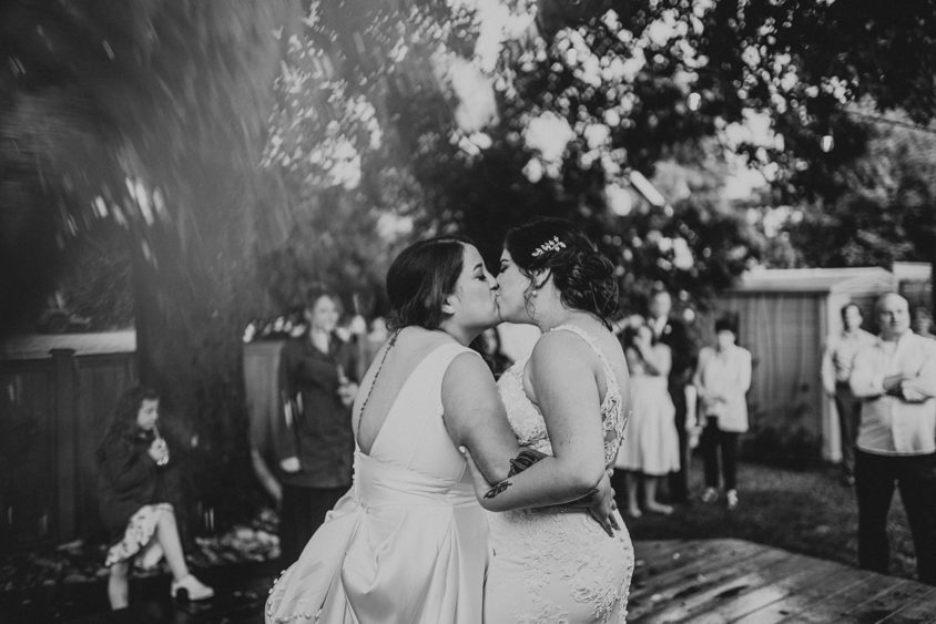 Brides kiss